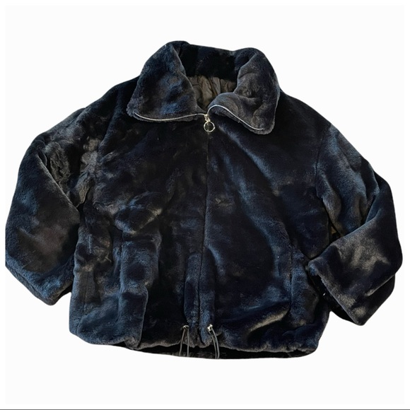 The Lindsi Plush Soft Jacket - Picture 10 of 15